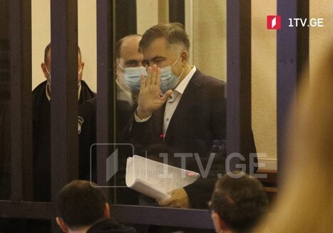 В Тбилиси начался суд над Саакашвили – Экс-президент находится на скамье подсудимых