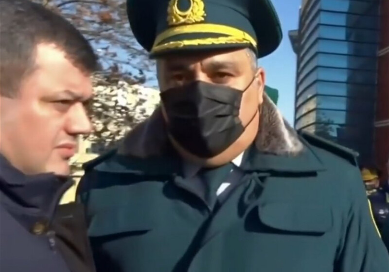 Сотрудник ГПС ударил журналиста - Им оказался муж певицы Эльнары Халиловой (Фото-Видео)