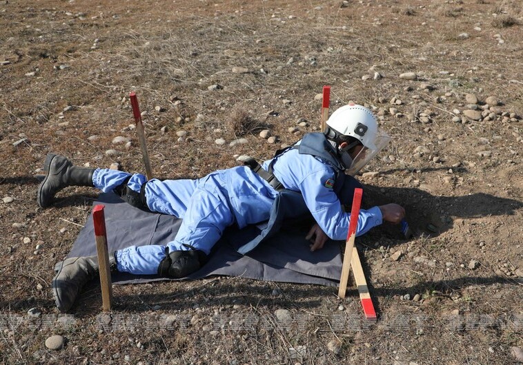 В Джебраиле обнаружена минная полоса в пять рядов (Фото)