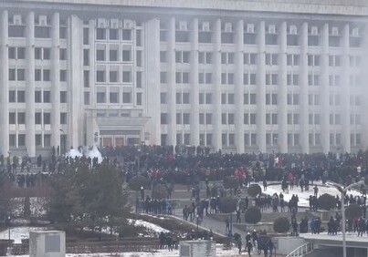Протестующие ворвались в здание мэрии Алматы (Фото-Видео)