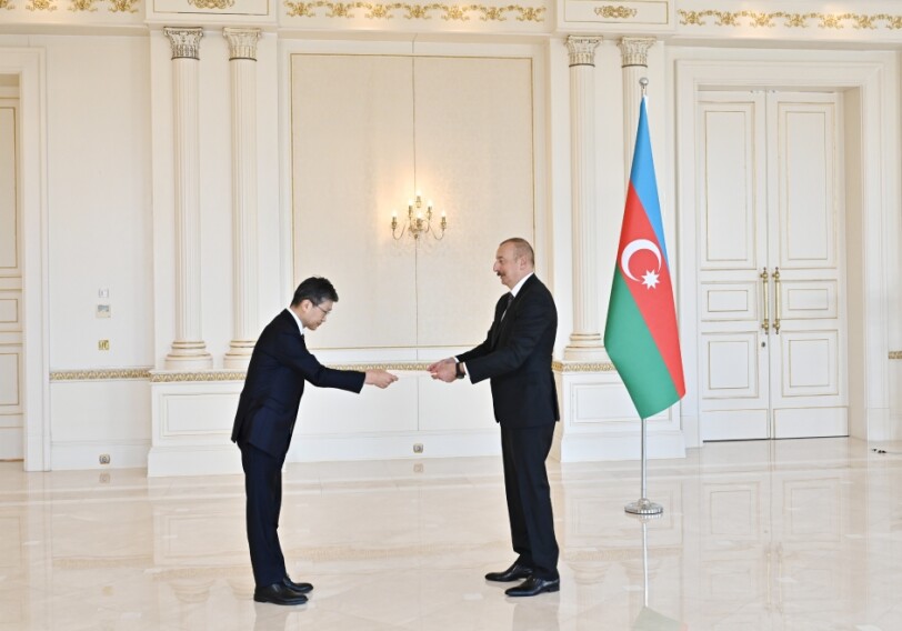 Ильхам Алиев принял верительные грамоты новоназначенного посла Кореи в Азербайджане (Фото)