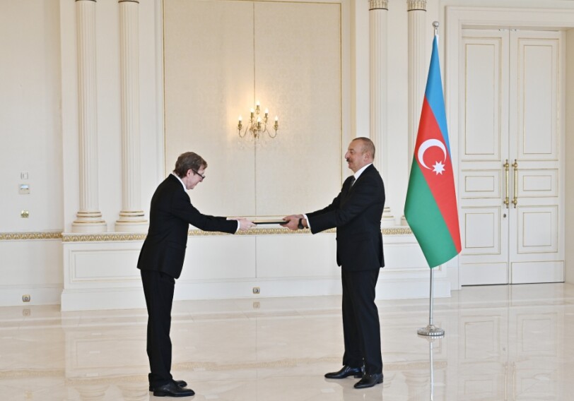 Ильхам Алиев принял верительные грамоты новоназначенного посла Алжира в Азербайджане (Фото)