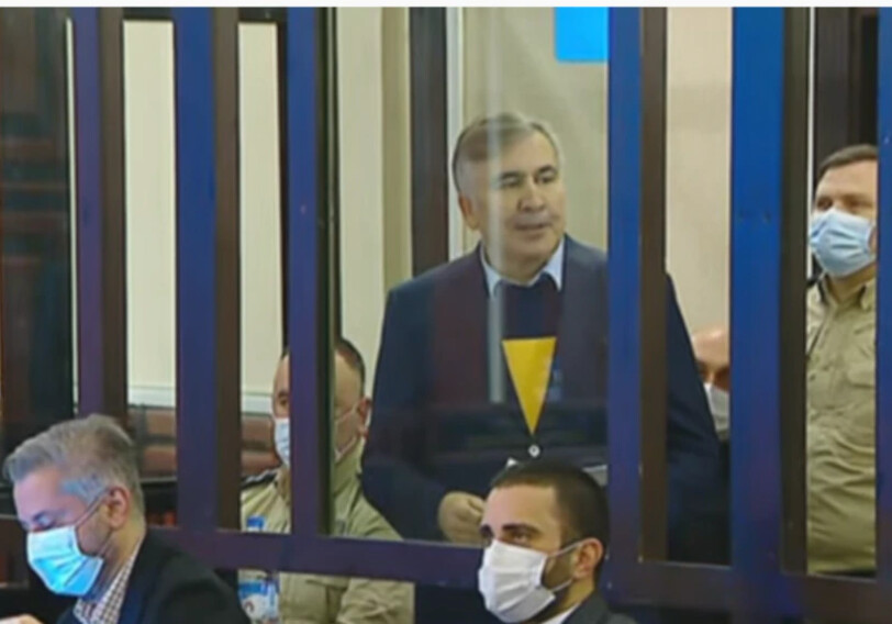 «Вы такой же судья, как я астронавт»: Саакашвили принял участие в заседании суда