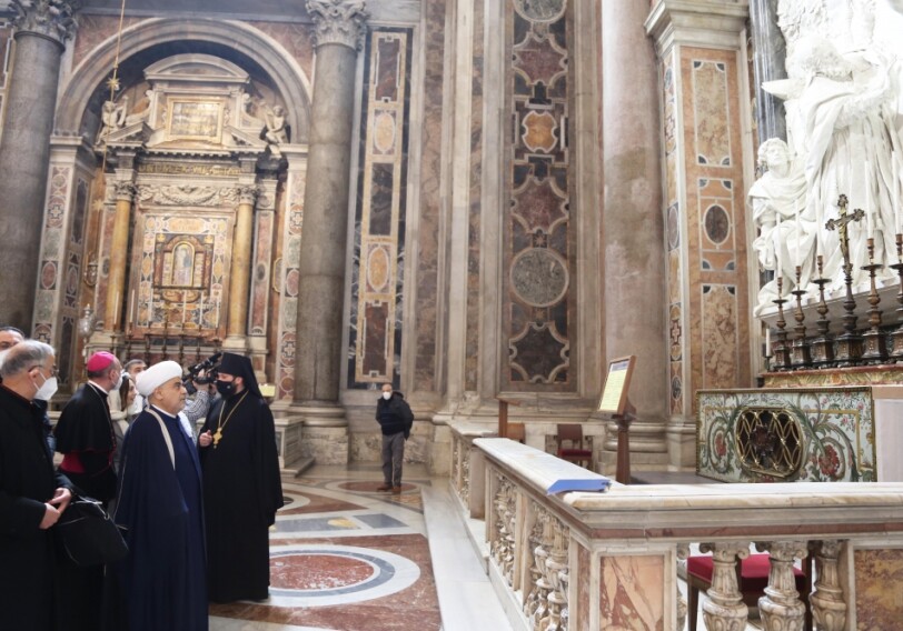 Шейх уль-ислам Аллахшукюр Пашазаде посетил отреставрированные при участии Фонда Гейдара Алиева памятники в Ватикане и Риме (Фото)