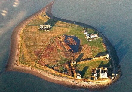 В Британии ищут короля острова для управления старинным пабом и руинами замка XIV века (Фото)