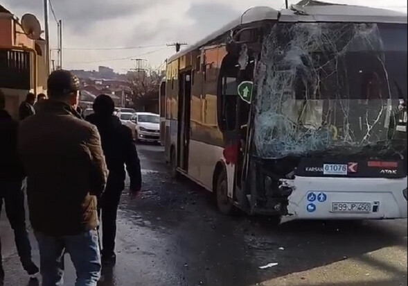 В Баку столкнулись два автобуса, есть пострадавшие (Видео)