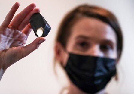 Самый крупный в мире черный бриллиант продадут на аукционе Sotheby`s