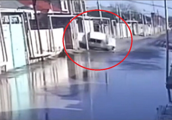 Тяжелое ДТП в бакинском поселке: Водитель на скорости врезался в стену дома (Видео)
