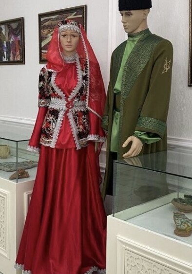 Гюльнара Халилова подарила образцы азербайджанской национальной одежды музею Международного фонда тюркской культуры и наследия (Фото)