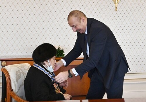 Президент Азербайджана вручил Фатме Саттаровой орден «Истиглал» (Фото-Обновлено)