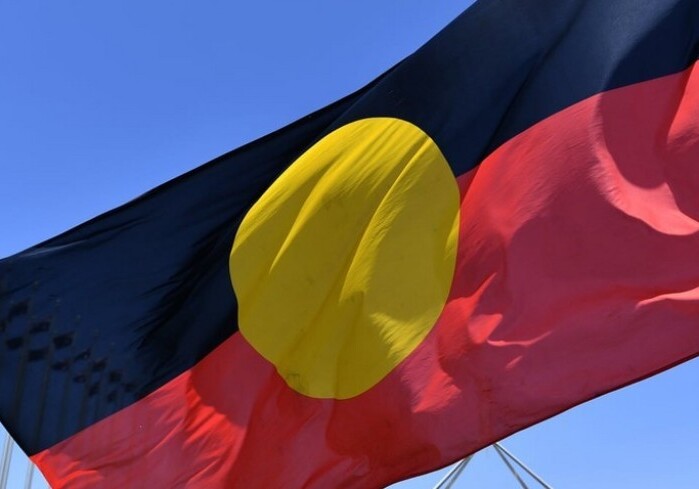 Власти Австралии выкупили у художника права на флаг аборигенов