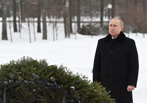 Путин посетил могилу умершего в блокаду брата
