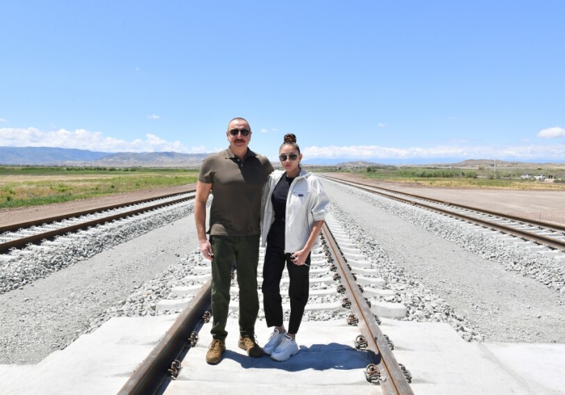 Ильхам Алиев и Мехрибан Алиева заложили фундамент станции Солтанлы железнодорожной линии Горадиз-Агбенд (Фото)