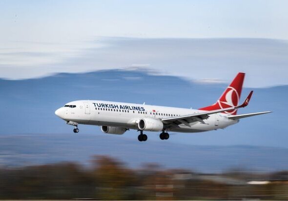 Самолет рейса Баку - Стамбул вернулся в аэропорт по техническим причинам