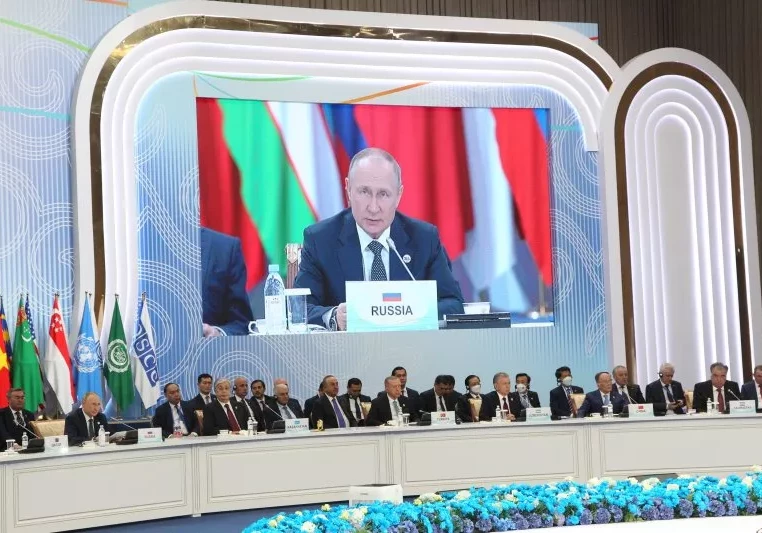 Путин назвал неприемлемыми высказывания Макрона по Карабаху