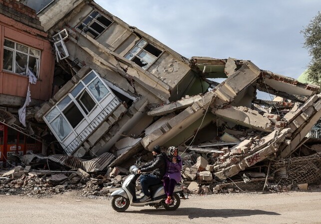 Число жертв землетрясения в Турции достигло 40,7 тыс.