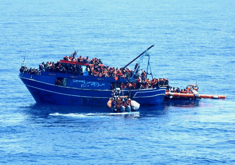 У берегов Сицилии в море спасли почти 600 мигрантов