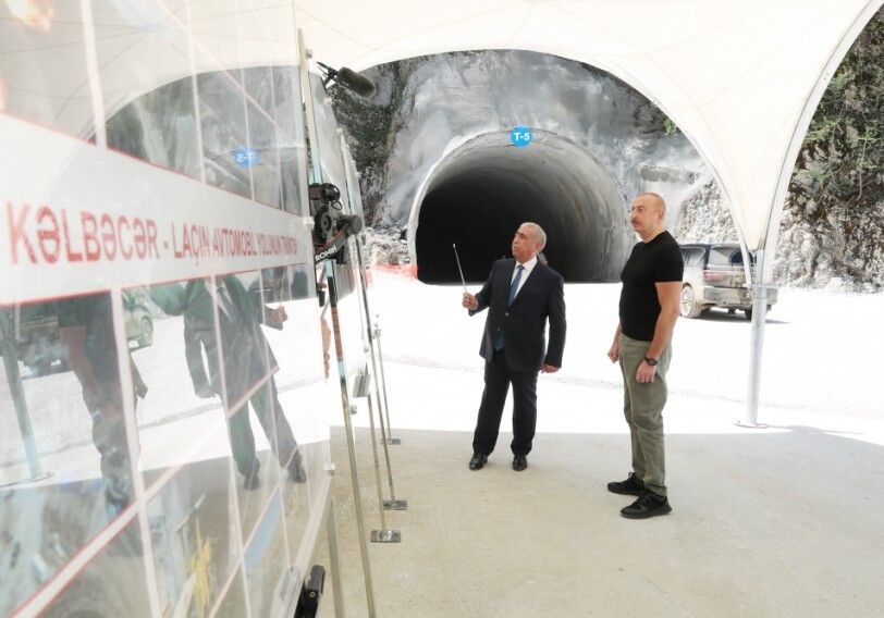 Ильхам Алиев ознакомился с тоннелями, построенными на автодороге Тоганалы-Кяльбаджар-Истису, и работой, выполненной на автодороге Кяльбаджар-Лачин (Фото)