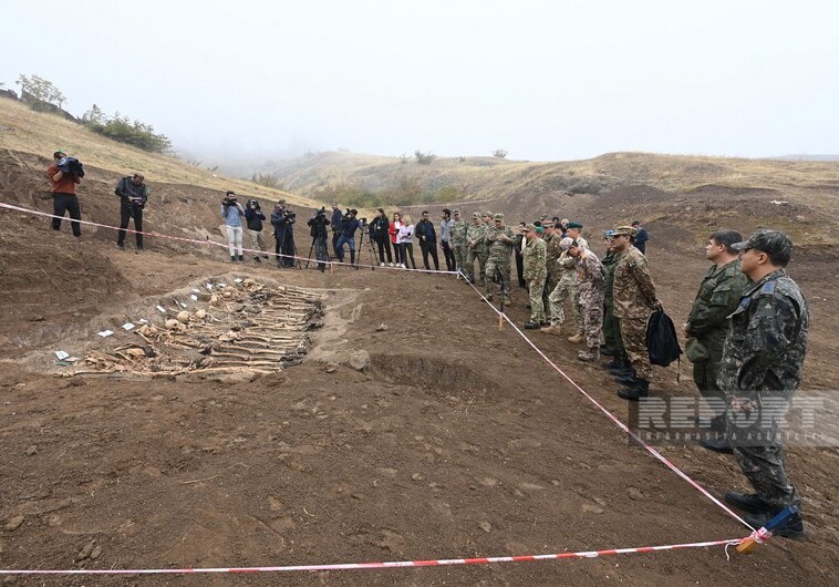 Военные атташе в АР побывали на территории массового захоронения в Эдилли (Фото)