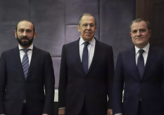Глава МИД Армении заявил о возможной трехсторонней встрече с Лавровым и Байрамовым