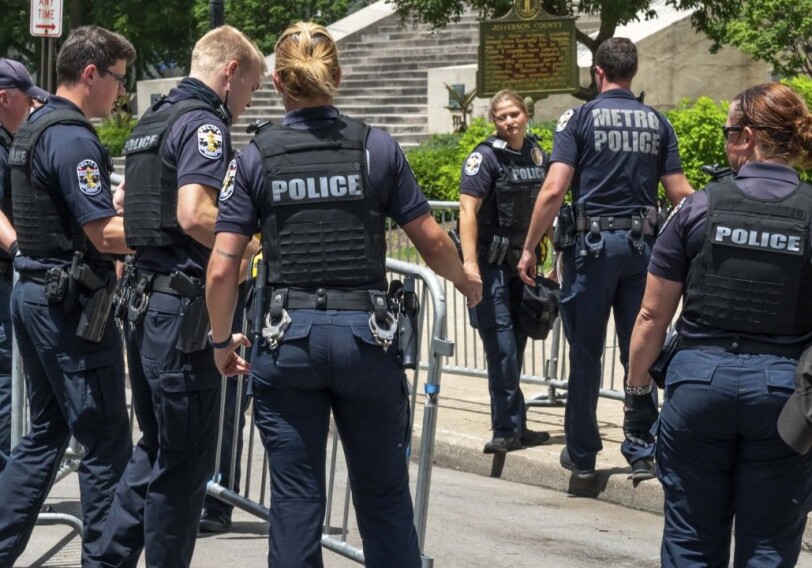 Число погибших при стрельбе на параде близ Чикаго увеличилось до семи