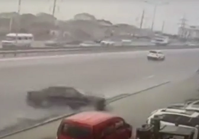Распространились кадры серьезной аварии на дороге Баку - Сумгайыт (Видео) 