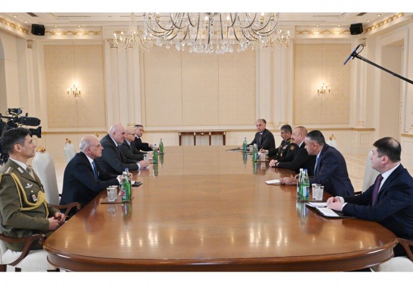 Ильхам Алиев принял министра обороны Италии (Фото)