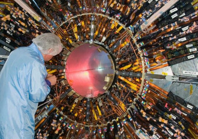 На Большом адронном коллайдере обнаружены три неизвестные частицы