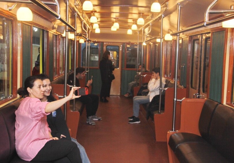 В бакинском метро демонстрируются ретровагоны (Фото)