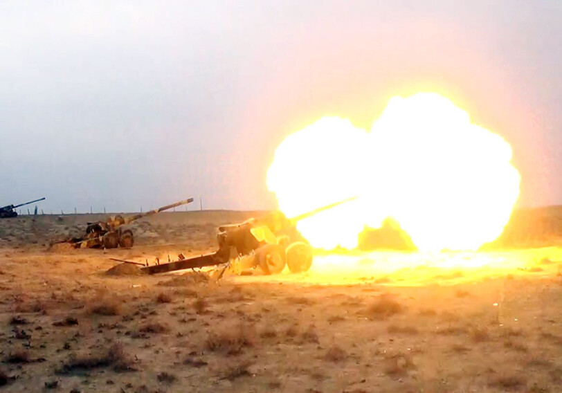 Азербайджанские артиллеристы провели учения с боевыми стрельбами (Видео)