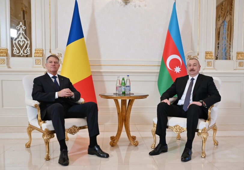 Состоялась встреча президентов Азербайджана и Румынии один на один (Фото)