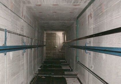 В Баку лифт с пассажирами упал в шахту, есть пострадавшие