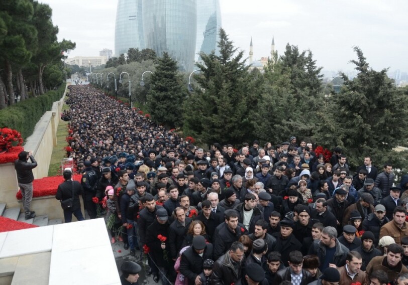 Азербайджанский народ чтит память шехидов 20 Января (Фото)