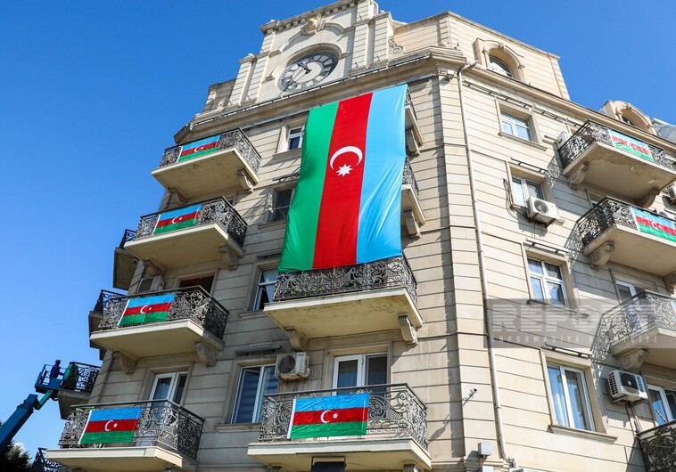 Баку накануне Дня памяти шехидов – Фоторепортаж