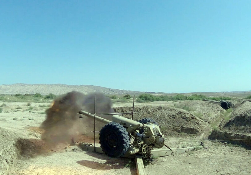Азербайджанские артиллеристы проводят учения с боевыми стрельбами (Видео)
