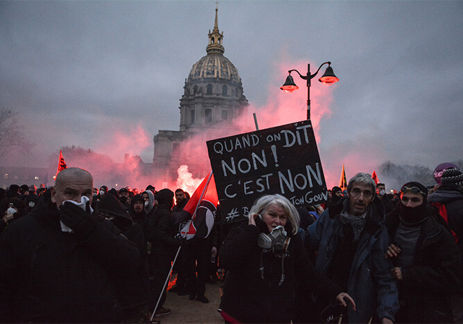 Около 2,8 млн человек во Франции приняли участие в протестах против пенсионной реформы