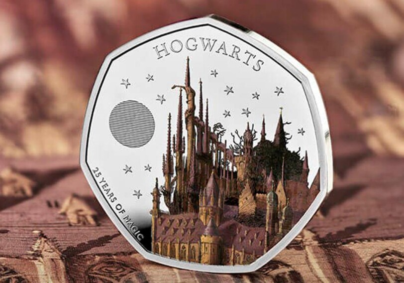 Монетный двор Британии выпустил монету с изображением замка Хогвартс