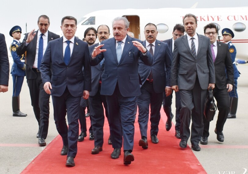 Председатель парламента Турции прибыл в Азербайджан (Фото)