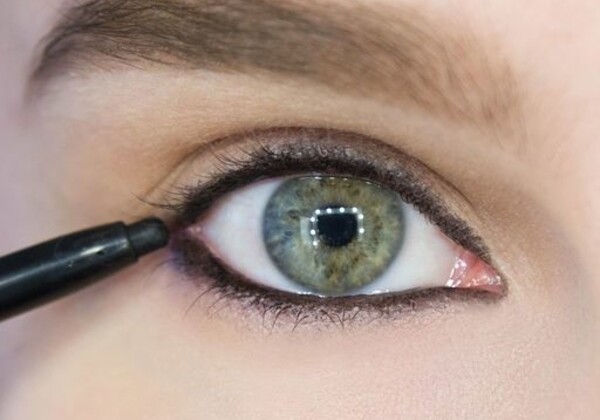 Кто придумал первый в истории карандаш для глаз?