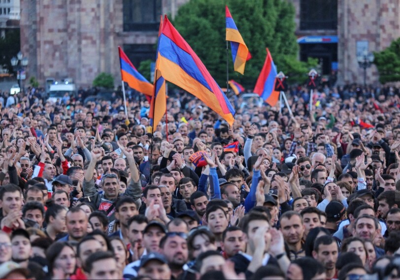 Армянская оппозиция проводит шествие в центре Еревана