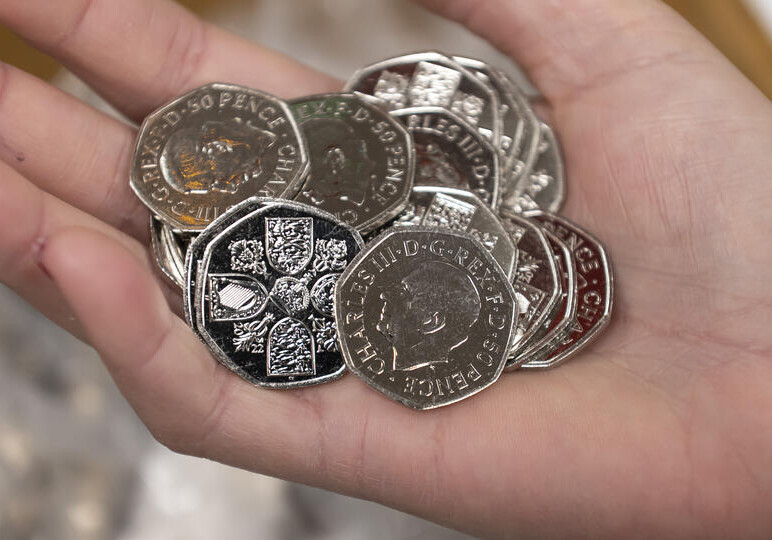 Монеты с изображением Карла III поступили в обращении в Британии