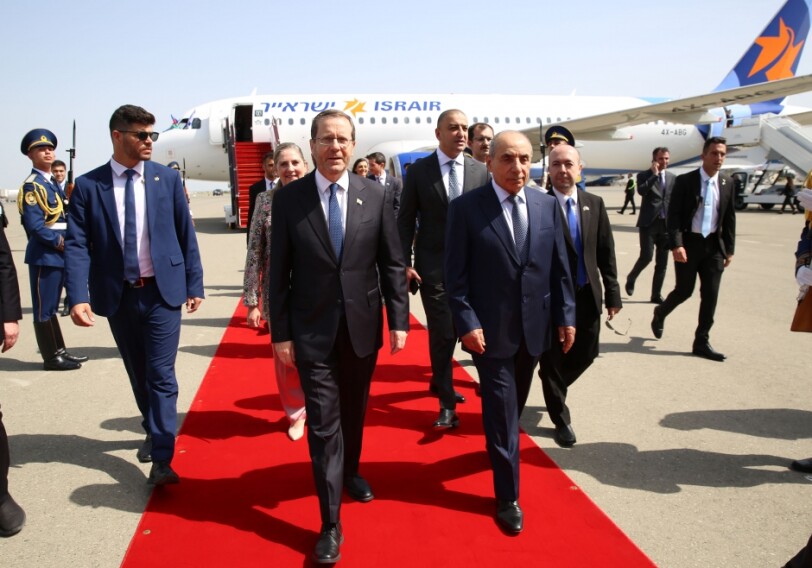 Президент Израиля прибыл с официальным визитом в Азербайджан (Фото)
