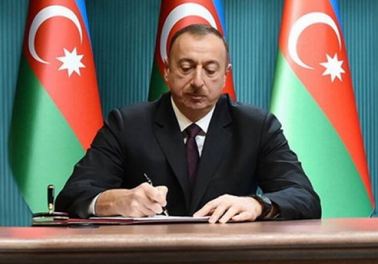 Президент Азербайджана наградил группу госслужащих – Распоряжение