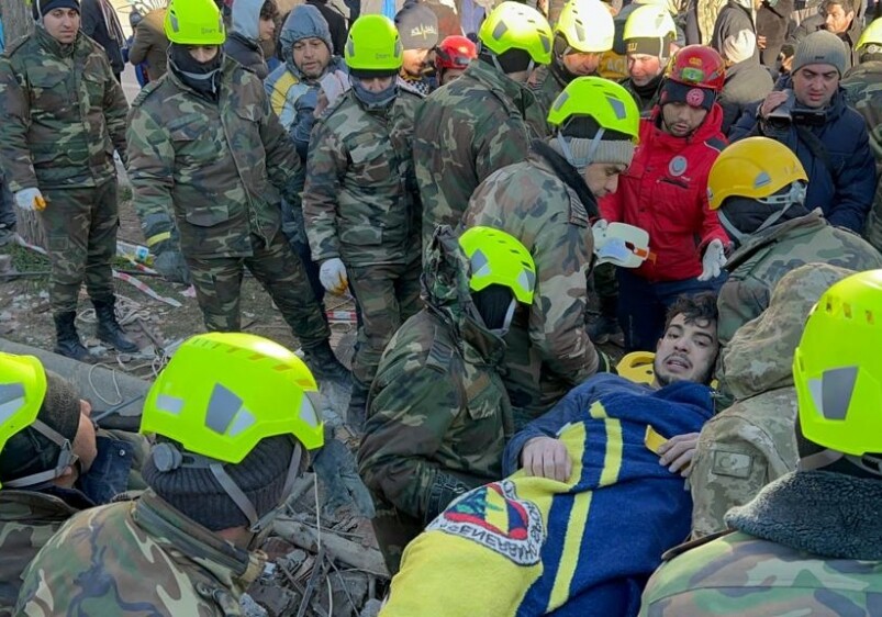 Спасатели МЧС Азербайджана вытащили из-под завалов в Турции 44 человека (Фото)