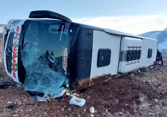 В Турции автобус вылетел с трассы, погибли 8 человек