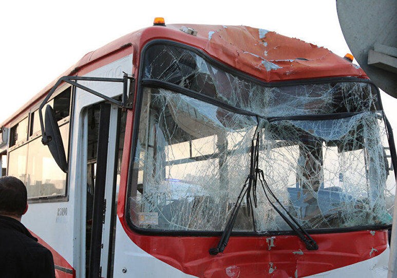 В Говсане автомобиль столкнулся с автобусом, есть пострадавшие (Фото)