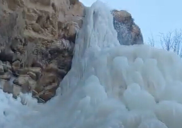 В Азербайджане из-за сильных морозов замерз водопад (Видео)