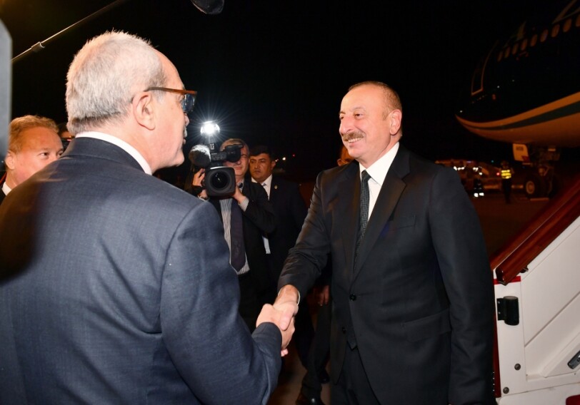 Президент Азербайджана прибыл с визитом в Алжир (Фото)