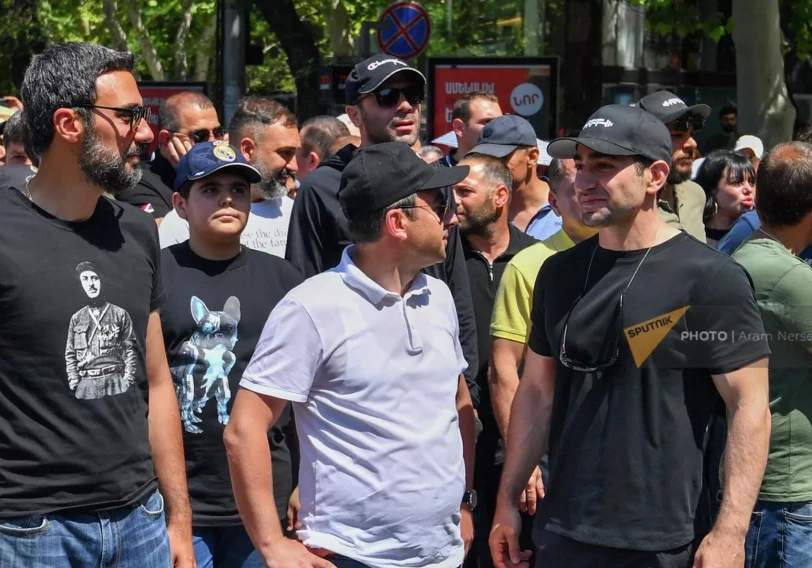 Оппозиция проводит шествие по центральным улицам Еревана
