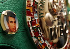 Чемпионский пояс Мохаммеда Али продали на аукционе
